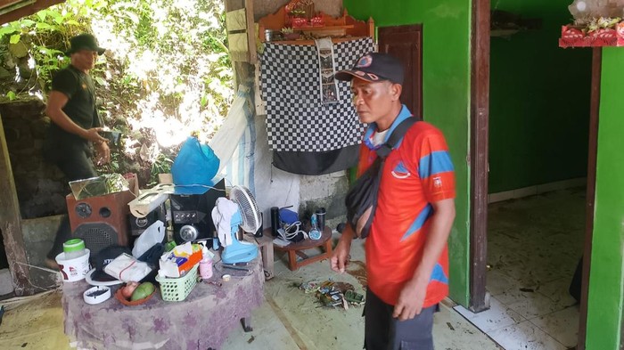 1761910362292-tanah-longsor-melanda-wilayah-banjar-dinas-basang-alas-desa-tribuana-kecamatan-abang-karangasem-bali-jumat-31102025-foto-dok-b-1761902662422_169