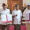 1761910378876-bupati-wayan-adi-arnawa-disaksikan-gubernur-wayan-koster-saat-meneken-berita-acara-serah-terima-pinjam-pakai-lahan-gwk-di-ruma-1761906712428_169