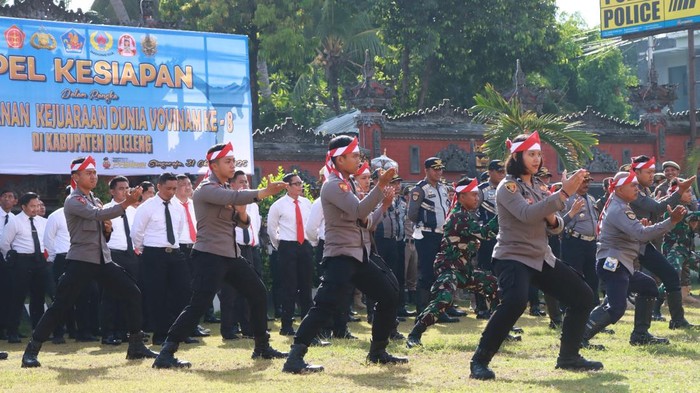 1761910400111-apel-kesiapan-pengamanan-yang-digelar-di-mapolres-buleleng-jumat-31102025-1761906507828_169