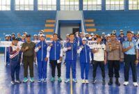 1761931735706-gubernur-ntb-lalu-muhamad-iqbal-dan-kepala-dispora-ntb-wirawan-ahmad-melepas-kontingen-popnas-xvii-dan-peparpenas-xi-di-gelang-1761908812002_169