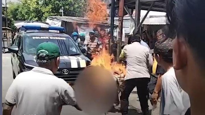 1761931800666-tangkapan-layar-video-viral-maling-motor-dibakar-massa-di-surabaya-1761828746476_169