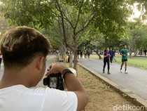 1761996409258-bhani-fotografer-jalanan-sedang-memotret-masyarakat-berolahraga-di-lapangan-niti-mandala-bajra-sandhi-denpasar-bali-minggu-sor_43