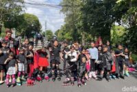 1762061367758-komunitas-sepatu-roda-puputan-inline-skate-kompak-mengenakan-kostum-halloween-saat-cfd-di-kawasan-renon-denpasar-bali-minggu-2-1762054976581_169
