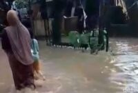 1762104486516-banjir-melanda-desa-eyat-mayang-kecamatan-lembar-lombok-barat-minggu-2112025-1762084838434_169