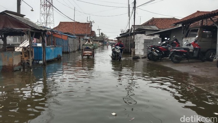 1762191017221-ilustrasi-banjir-rob-di-eretan-indramayu_169