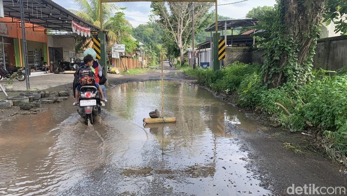 1762277417452-jalan-tergenang-air-1762265372121_169