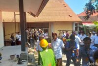 1762277504164-bupati-buleleng-nyoman-sutjidra-meninjau-proyek-rehabilitasi-di-smpn-1-kubutambahan-selasa-4112025-made-wijaya-kusuma-1762256664342_169