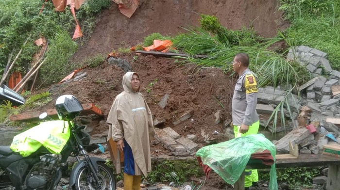 1762342340530-longsor-di-desa-galungan-1762336152271_169