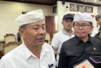 1762342361755-bendesa-adat-jimbaran-i-gusti-made-rai-dirga-arsana-putra-baju-putih-dan-ketua-pansus-trap-dprd-bali-i-made-suparta-baju-hitam-1762333472042_169