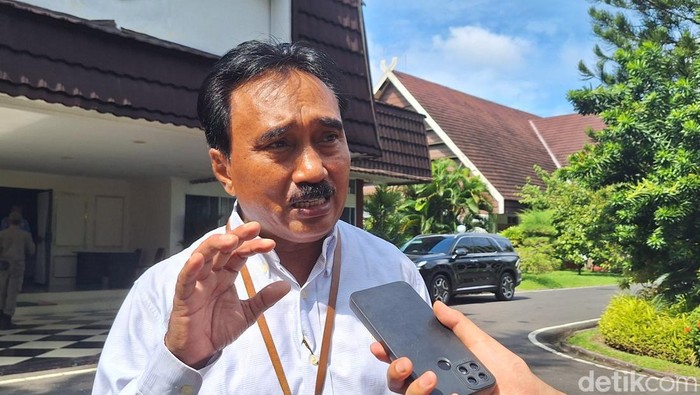 1762363835876-kepala-bps-ntb-wahyudin-1762356031881_169