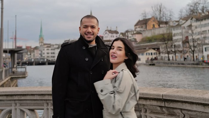 1762407320861-tasya-farasya-dan-suaminya-ahmad-assegaf-1757849552224_169