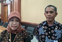 1762428831928-staf-ahli-kemenkop-ambar-pertiwiningrum-bersama-kepala-dinas-koperasi-dan-umkm-ntb-ahmad-masyhuri-saat-ditemui-di-kantor-guber-1762420454100_169