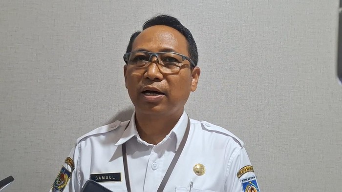 1762428853264-kadinsos-mataram-lalu-samsul-adnan-saat-diwawancarai-di-mataram-kamis-6112025-nathea-citradetikbali-1762419138741_169