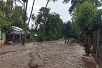 1762428885737-jalan-raya-di-bima-ntb-berubah-menjadi-sungai-saat-diterjang-banjir-kamis-6112025-istimewa-1762417728441_169
