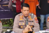 1762428912626-kapolres-tabanan-akbp-i-putu-bayu-pati-saat-memberikan-keterangan-pers-di-mapolsek-baturiti-kamis-6112025-krisna-pradiptadetik-1762415894539_169