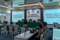 1762493883004-enam-anggota-polresta-kupang-kota-ntt-saat-menjalani-sidang-disiplin-kamis-6112025-dok-polresta-kupang-kota-1762487041214_169