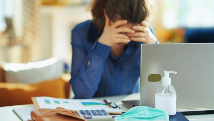 1762493925656-ilustrasi-keuangan-keluarga-karena-corona_169