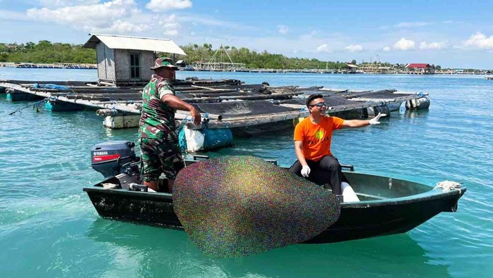 1762515382416-proses-evakuasi-jenazah-santri-riadi-seorang-kawil-yang-terseret-ombak-ketika-mancing-di-pantai-jerowaru-lombok-timur-ntb-juma-1762499340287_169