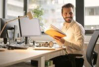 1762557410474-ramalan-zodiak-hari-ini-31-oktober-2025-gemini-bersinar-di-tempat-kerja-1761877630623_169