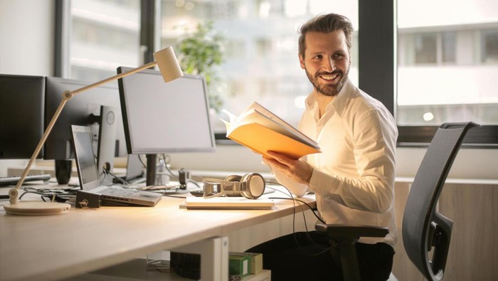 1762557410474-ramalan-zodiak-hari-ini-31-oktober-2025-gemini-bersinar-di-tempat-kerja-1761877630623_169