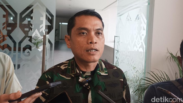 1762688071121-komandan-kodim-dandim-1620lombok-tengah-letkol-arm-karimmuddin-rangkuti-saat-ditemui-detikbali-di-praya-1762233397425_169