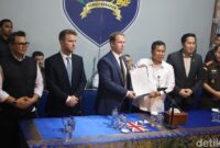 1762688114023-pemulangan-2-terpidana-wn-inggris-1762443189547_169