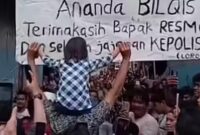 1762709385671-momen-balita-bernama-bilqis-4-digendong-ayahnya-saat-disambut-kedatangannya-oleh-warga-di-makassar-1762685106114_169
