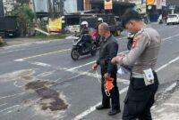 1762709417927-lokasi-kejadian-pemotor-asal-banyuwangi-jatim-tewas-terlindas-truk-di-jalan-denpasar-gilimanuk-tepatnya-di-banjar-taman-suroda-1762688743264_169