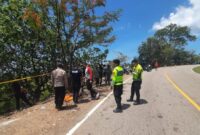 1762730273137-polisi-mengolah-tkp-penemuan-jenazah-kalaksa-bpbd-belu-fransiskus-xaverius-asten-di-jurang-sabanese-jalan-trans-timor-km-6-des-1762686819882_169