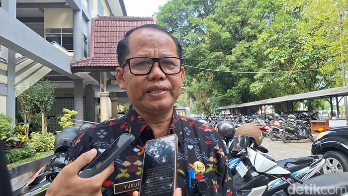 1762860722475-kepala-dinas-pendidikan-kota-mataram-yusuf-saat-diwawancarai-di-mataram-kamis-1962025-nathea-citradetikbali-1750319649150_169