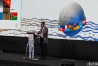 1762925589748-menteri-kebudayaan-fadli-zon-memberi-sambutan-saat-pembukaan-indonesia-pacific-cultural-synergy-ipacs-di-hotel-harper-kupang-n-1762923571493_169