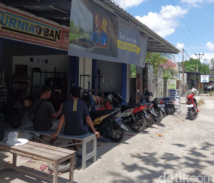 1762947098011-suasana-bengkel-milik-kurnia-jaya-di-desa-kekait-kecamatan-gunungsari-lombok-barat-ntb-rabu-12112025-m-zahiruddindetikbali-1762945477267