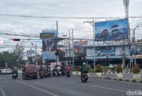 1762947108898-salah-satu-reklame-yang-ada-di-simpang-tanak-aji-mataram-beberapa-waktu-lalu-1762944152826_169