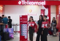 1763012179829-telkomsel-bersama-bi-meluncurkan-program-edukasi-starter-pack-di-area-tourist-information-center-tic-bandara-internasional-i-g-1763000729520_169