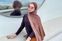 1763012206721-sister-hong-lombok-viral-bernama-deni-berasal-dari-praya-timur-lombok-tengah-dan-akrab-disapa-dea-lipa-foto-facebook-dianaarka-1762959803614_169