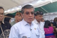 1763033738676-menaker-yassierli-saat-ditemui-para-jurnalis-seusai-melepas-2183-peserta-magang-asal-bali-dan-indonesia-timur-ke-jepang-di-lap-1763016335910_169