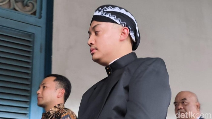 1763098309883-putra-mahkota-keraton-kasunanan-solo-kgpaa-hamengkunegoro-foto-diunggah-selasa-4112025-1762243642670_169