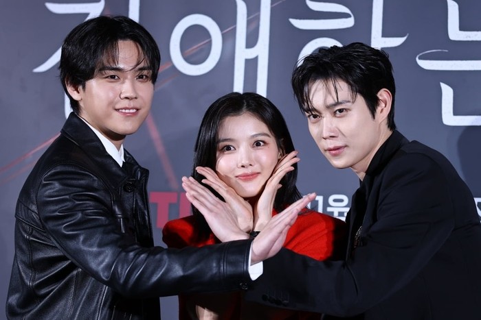 1763141373109-pemain-drama-korea-dear-x-1761913186993