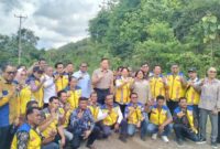 1763184435164-menko-ipk-agus-harimurti-yudhoyono-ahy-bersama-rombongan-meninjau-proyek-jalan-lintas-utara-flores-di-kecamatan-boleng-manggar-1763134613646_169