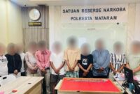 1763206062162-satresnarkoba-polresta-mataram-mengamankan-11-terduga-pengedar-sabu-jumat-14112025-foto-dok-polresta-mataram-1763195981907_169