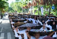 1763206184157-pembentangan-1000-kain-songke-manggarai-saat-karnaval-budaya-komodo-waterfront-festival-2025-di-labuan-bajo-manggarai-barat-nt-1763186143584_169