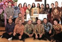 1763227547621-potret-keluarga-cendana-syukuran-gelar-pahlawan-nasional-dihadiri-menag-1763097816977_43