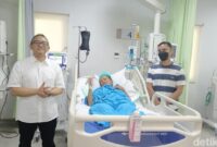 1763227564378-dr-donny-argie-saat-menceritakan-kondisi-masing-masing-pasien-usai-dilakukan-operasi-bedah-saraf-di-rsup-ben-mboi-kupang-ntt-s-1763219132172_169