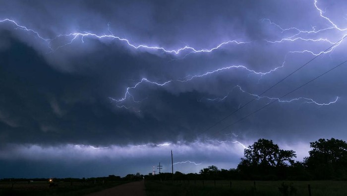 1763292599454-eureka-waspada-cuaca-ekstrem_169