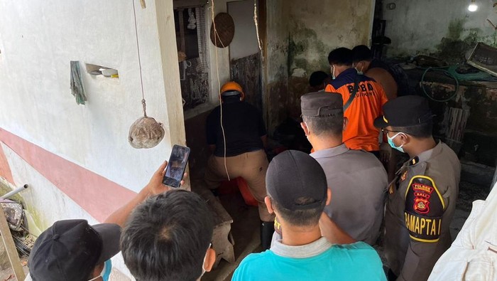 1763292780473-pria-lansia-bernama-i-nengah-supat-ditemukan-tewas-di-kediamannya-dusun-anjingan-desa-getakan-kecamatan-banjarangkan-klungkung-1763277168259_169