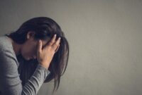 1763335110789-ilustrasi-wanita-sedih_169