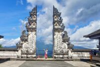 1763357609827-turis-berfoto-di-candi-bentar-pura-penataran-agung-lempuyang-karangasem-bali-selasa-1012023_169