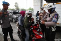 1763357690952-deretan-pelanggar-terjaring-operasi-zebra-di-ancol-1_169