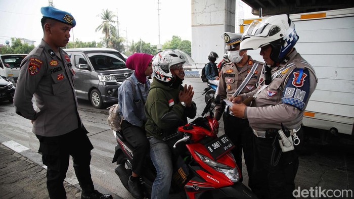 1763357690952-deretan-pelanggar-terjaring-operasi-zebra-di-ancol-1_169