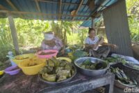 1763357710509-warung-mek-gempuk-yang-menjual-opokan-dan-sate-lilit-khas-kusamba-di-banjar-pande-desa-kusamba-kecamatan-dawan-klungkung-bali--1763284576103_169